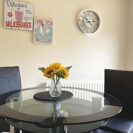 Ashford Holiday Home Smithy Drive Sleeps 5 Free Wifi And Vehicle Parking Kingsnorth Buitenkant foto