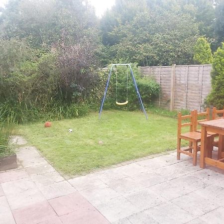 Ashford Holiday Home Smithy Drive Sleeps 5 Free Wifi And Vehicle Parking Kingsnorth Buitenkant foto