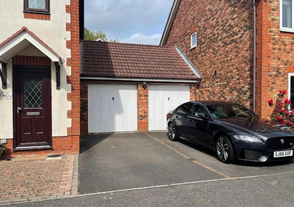 Ashford Holiday Home Smithy Drive Sleeps 5 Free Wifi And Vehicle Parking Kingsnorth Buitenkant foto