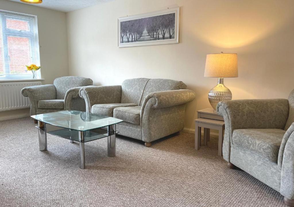 Ashford Holiday Home Smithy Drive Sleeps 5 Free Wifi And Vehicle Parking Kingsnorth Buitenkant foto