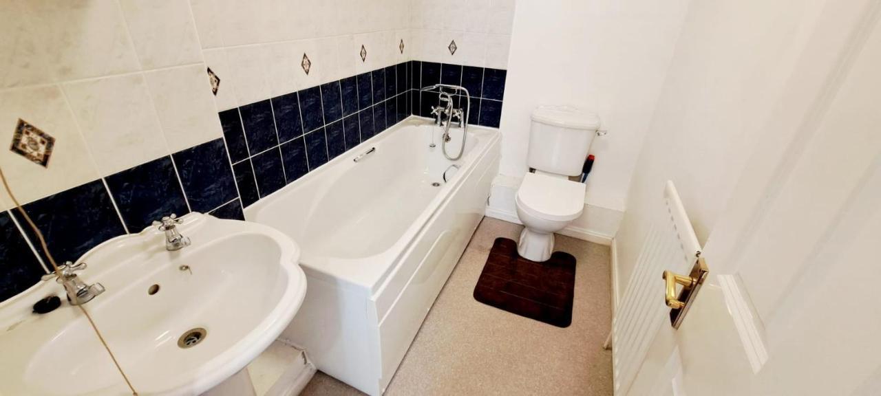 Ashford Holiday Home Smithy Drive Sleeps 5 Free Wifi And Vehicle Parking Kingsnorth Buitenkant foto